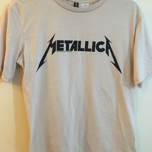 Beige Metallica tee